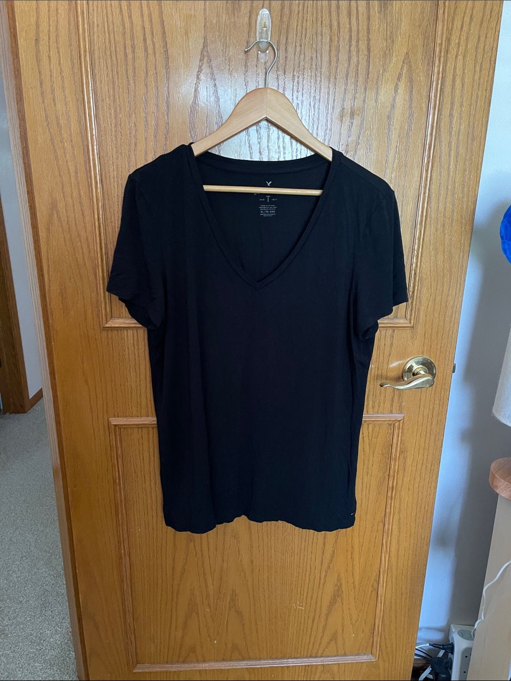 American Eagle Outfitters Black V-Neck Short Sleeve Tee